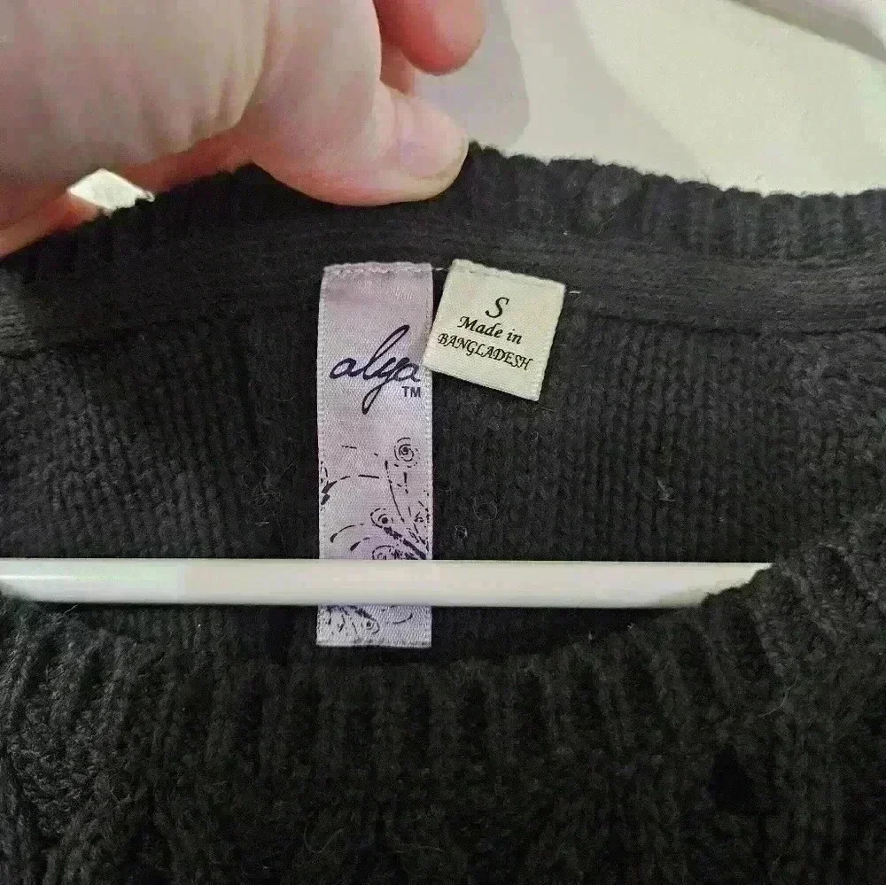 Alya knit sweater! - Picture 2 of 6